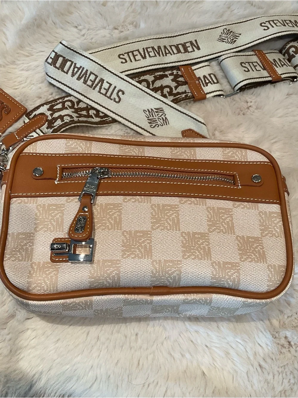 The Viral STEVE MADDEN Brailay Bag ! Vegan Leather Crossbody Bag - Picture 8 of 9